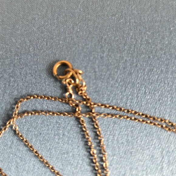 14 K gold filled chain with enameled flower pendant. - Picture 6 of 6